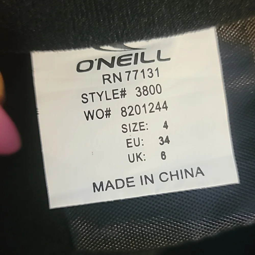 O'Neill Black Wetsuit - Picture 5 of 11